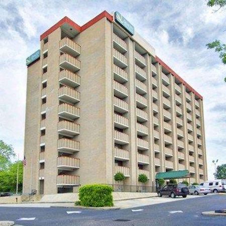 Quality Inn & Suites Фейетвилл Экстерьер фото