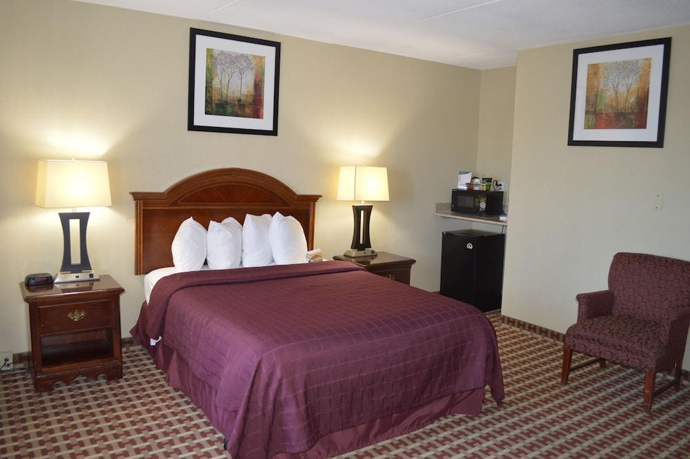 Quality Inn & Suites Фейетвилл Экстерьер фото
