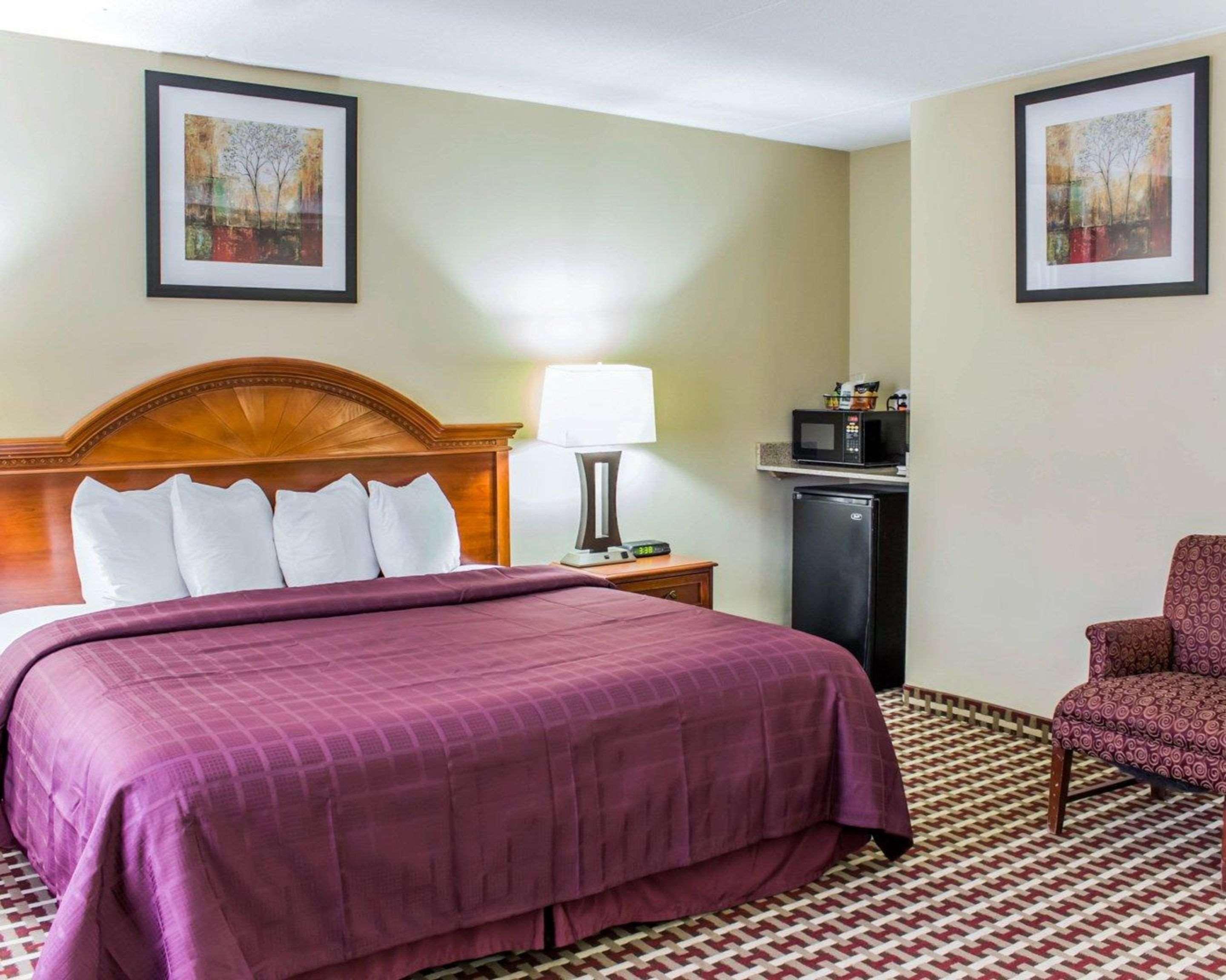 Quality Inn & Suites Фейетвилл Экстерьер фото