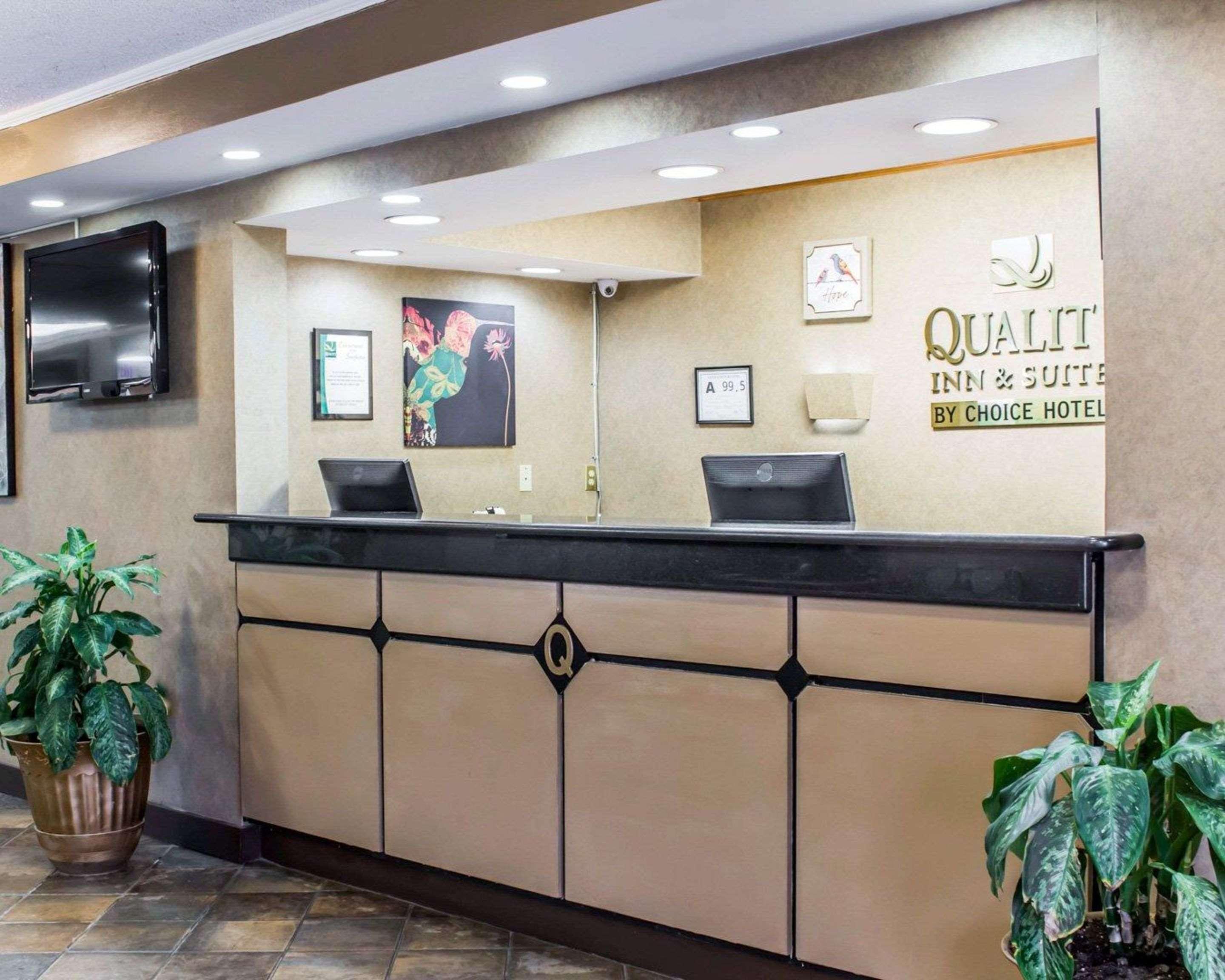 Quality Inn & Suites Фейетвилл Экстерьер фото