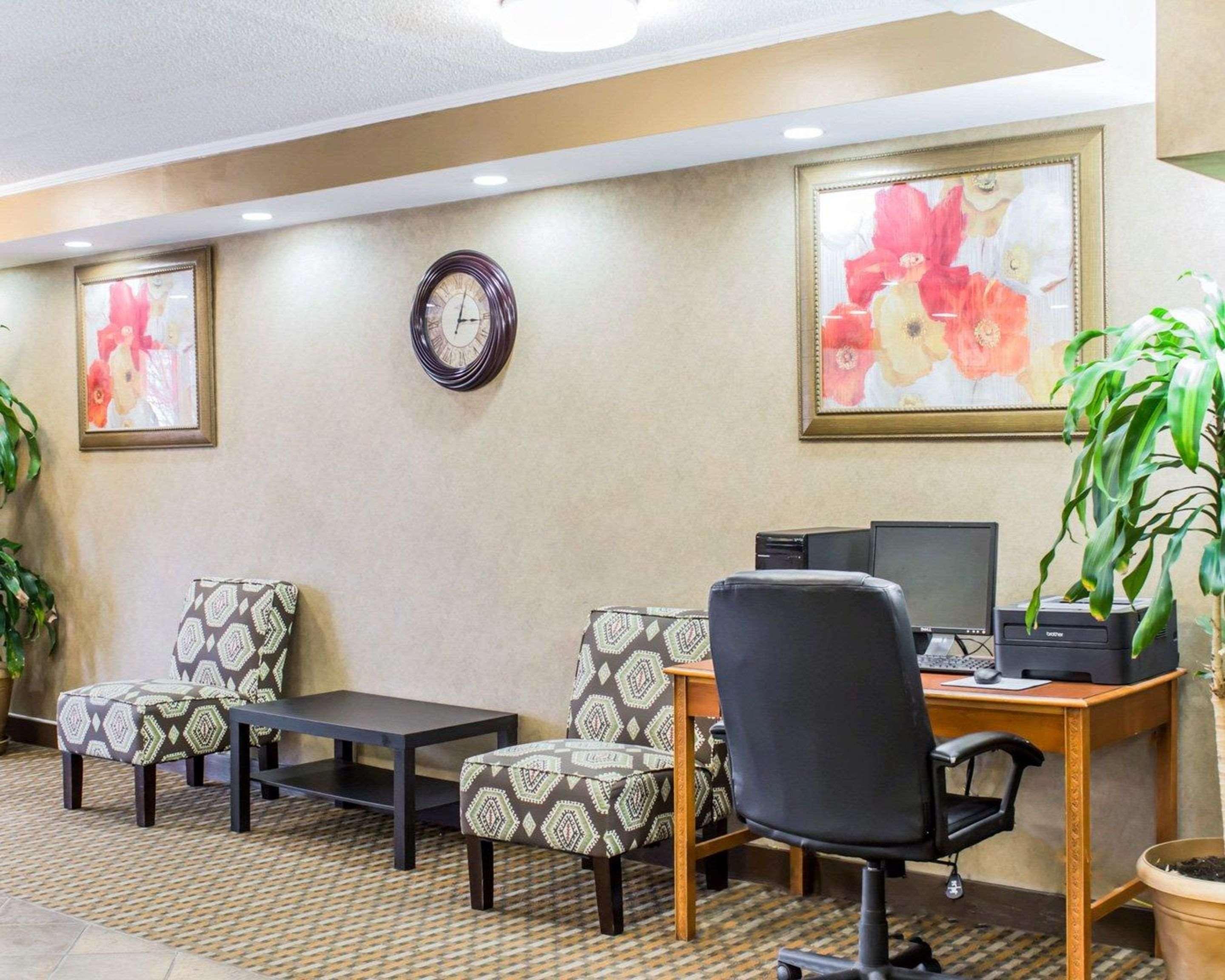 Quality Inn & Suites Фейетвилл Экстерьер фото