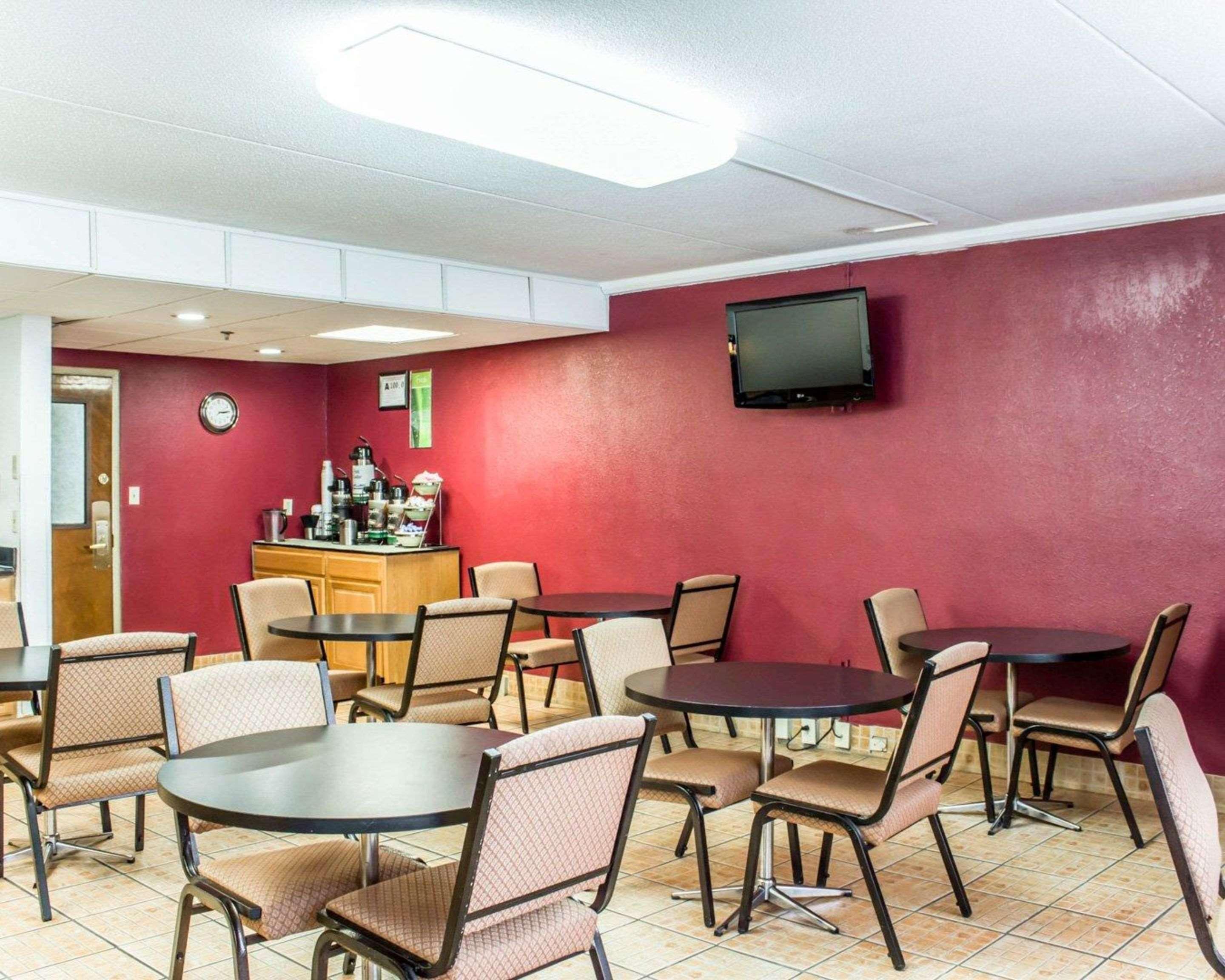 Quality Inn & Suites Фейетвилл Экстерьер фото