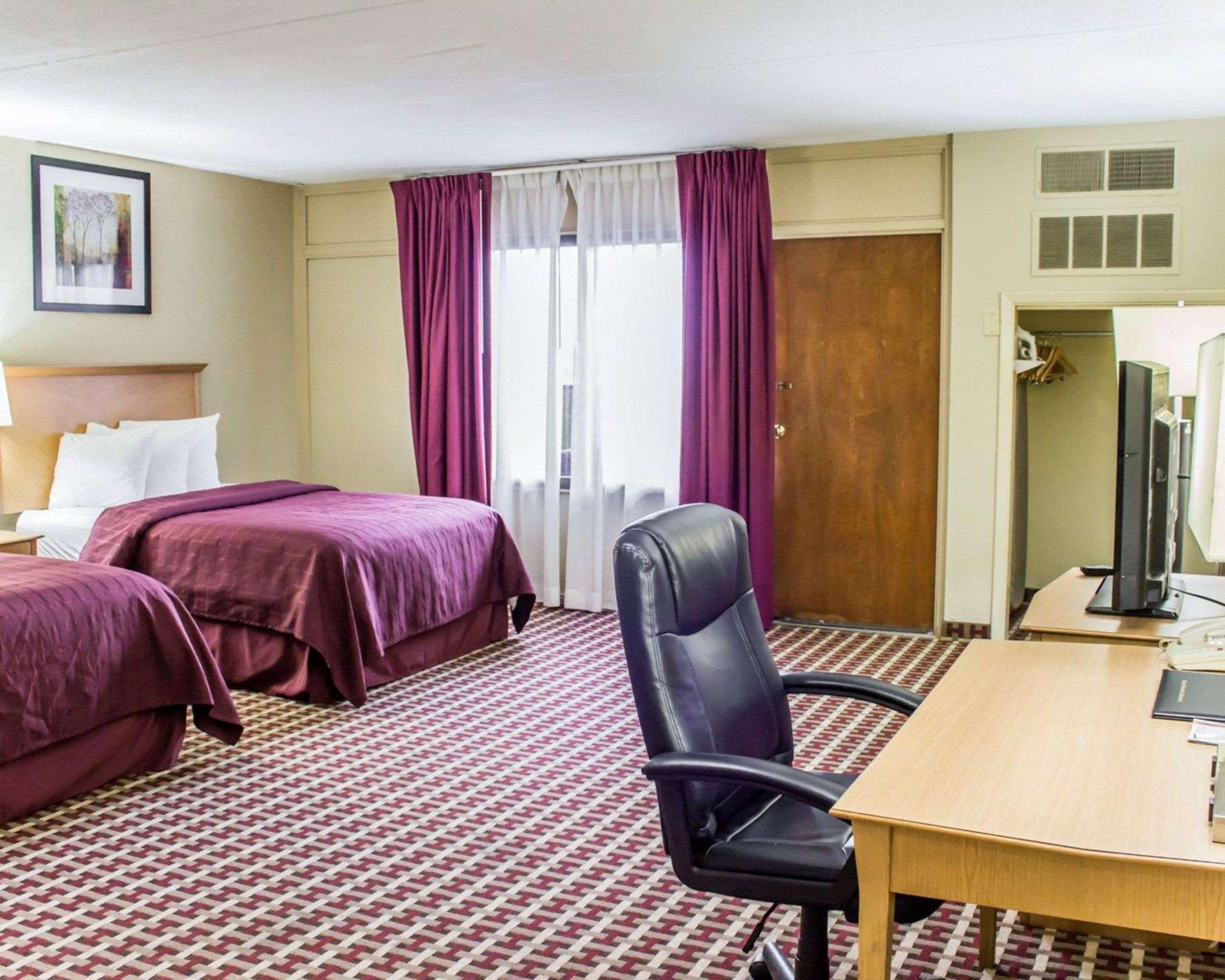 Quality Inn & Suites Фейетвилл Экстерьер фото