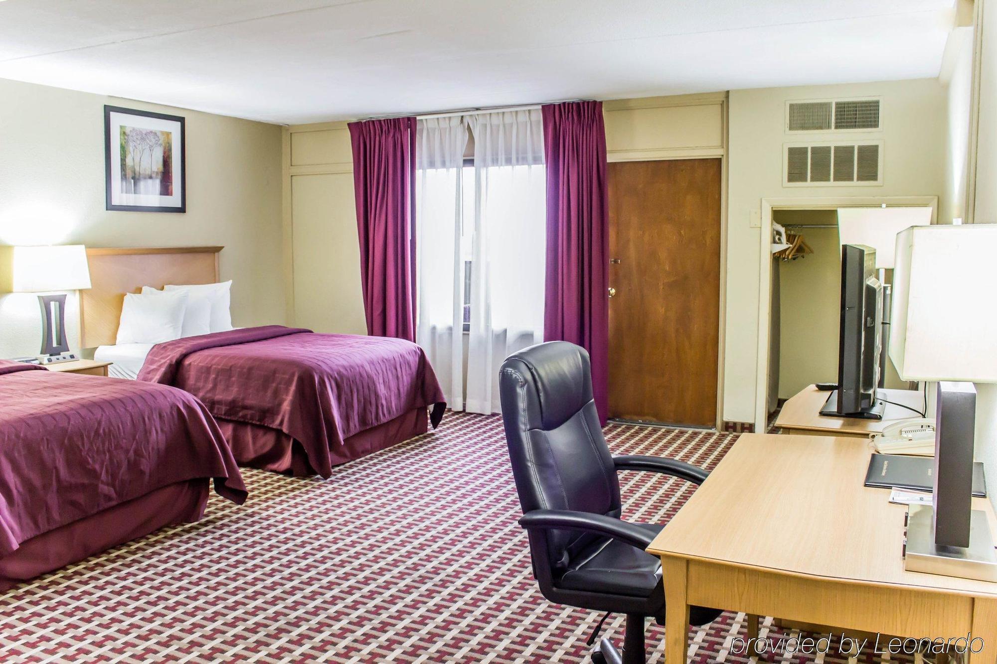 Quality Inn & Suites Фейетвилл Экстерьер фото