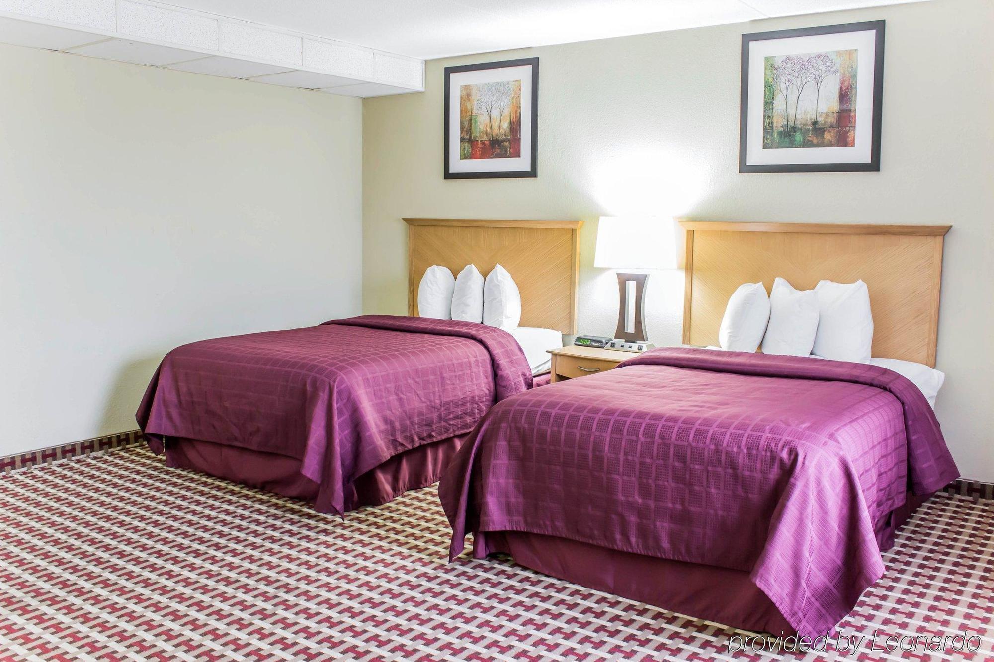 Quality Inn & Suites Фейетвилл Экстерьер фото