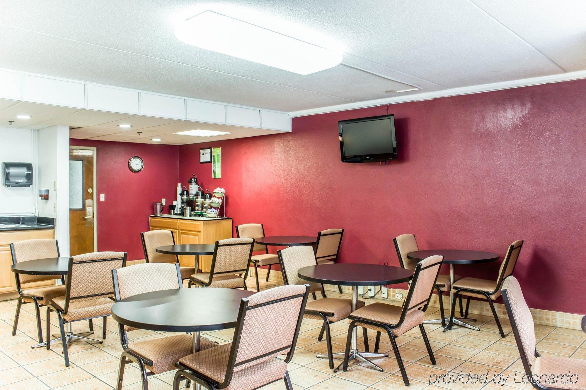 Quality Inn & Suites Фейетвилл Экстерьер фото