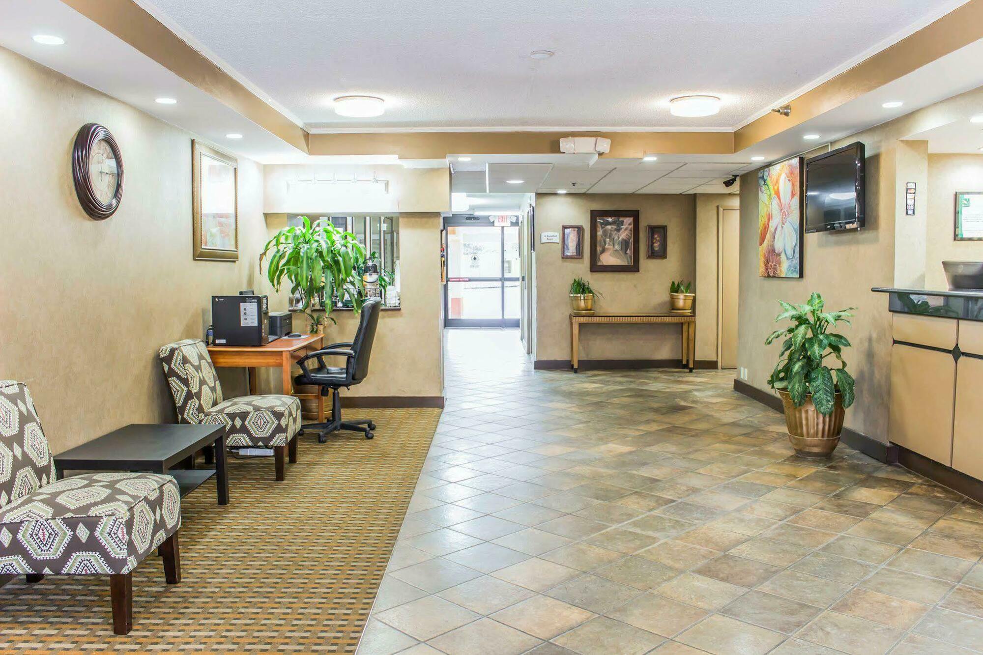Quality Inn & Suites Фейетвилл Экстерьер фото